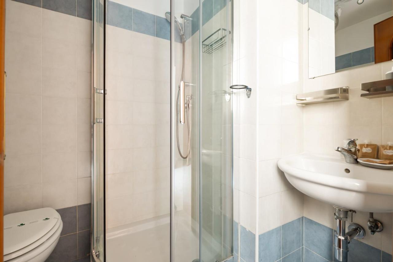 Imperial Nazionale Apartment Rome Bagian luar foto